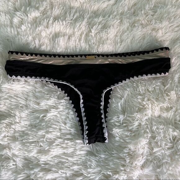 SKIMPY BOTTOMS!!  - Picture 1 of 3